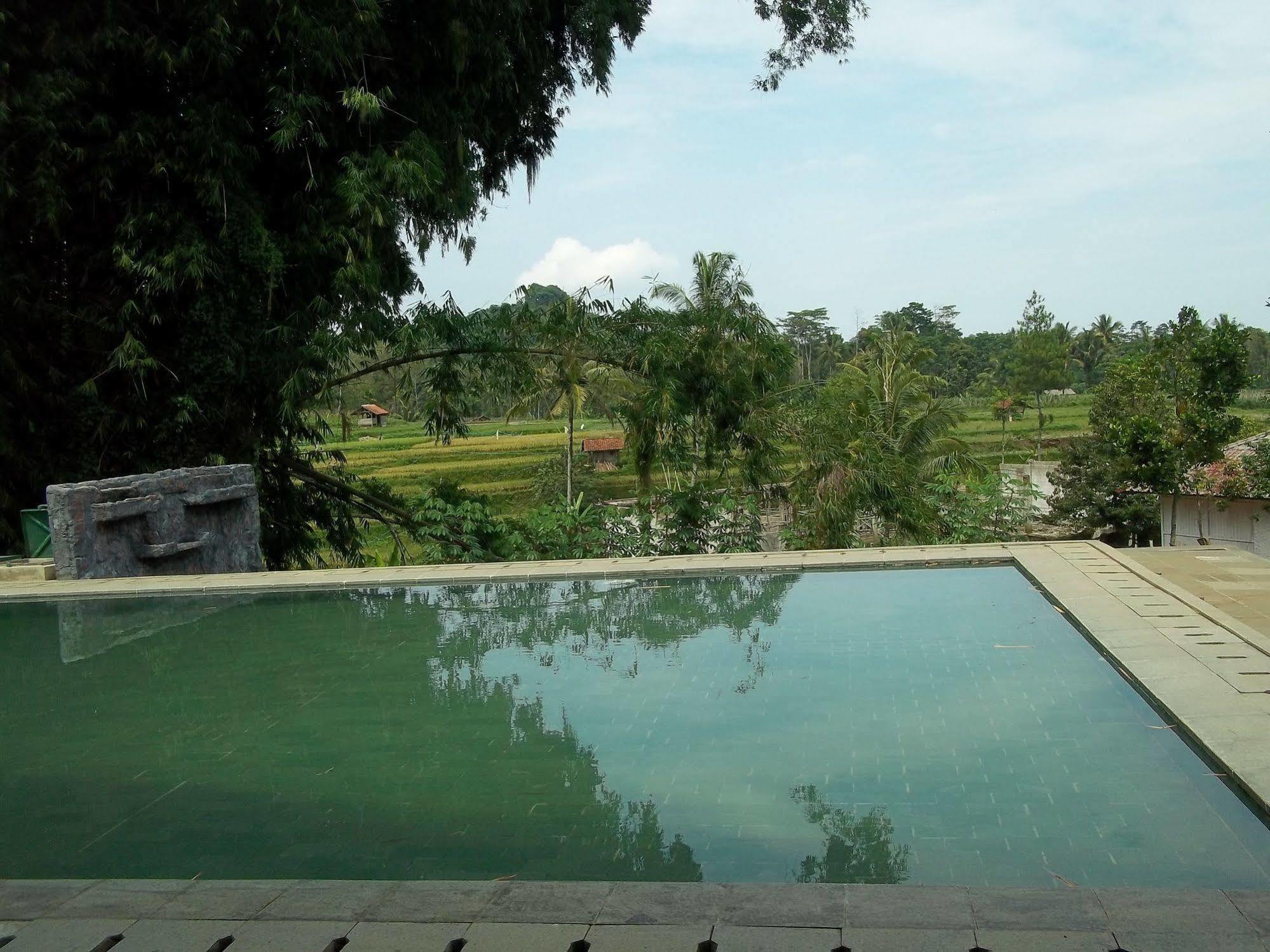 Marbella Twin Waterfall Resort Ciater Exterior photo